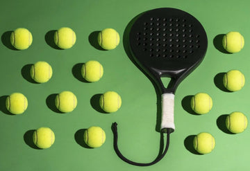 Padel racket next to many balls